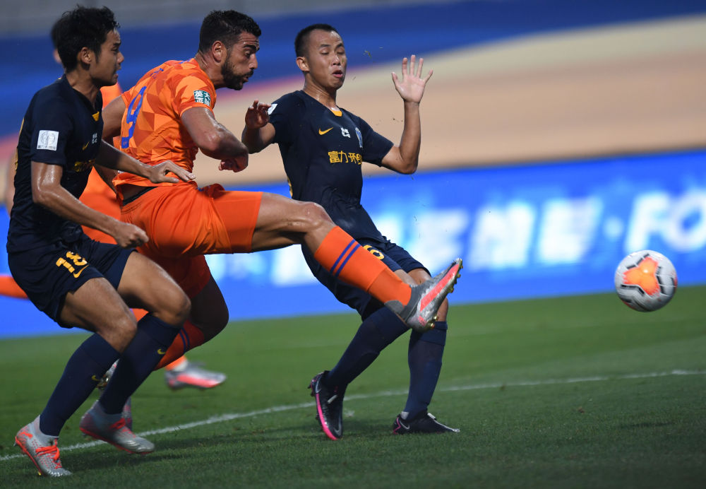 关于捍卫者队球员连续破门,轻取对手的信息 关于捍卫者队球员连续破门,轻取对手的信息