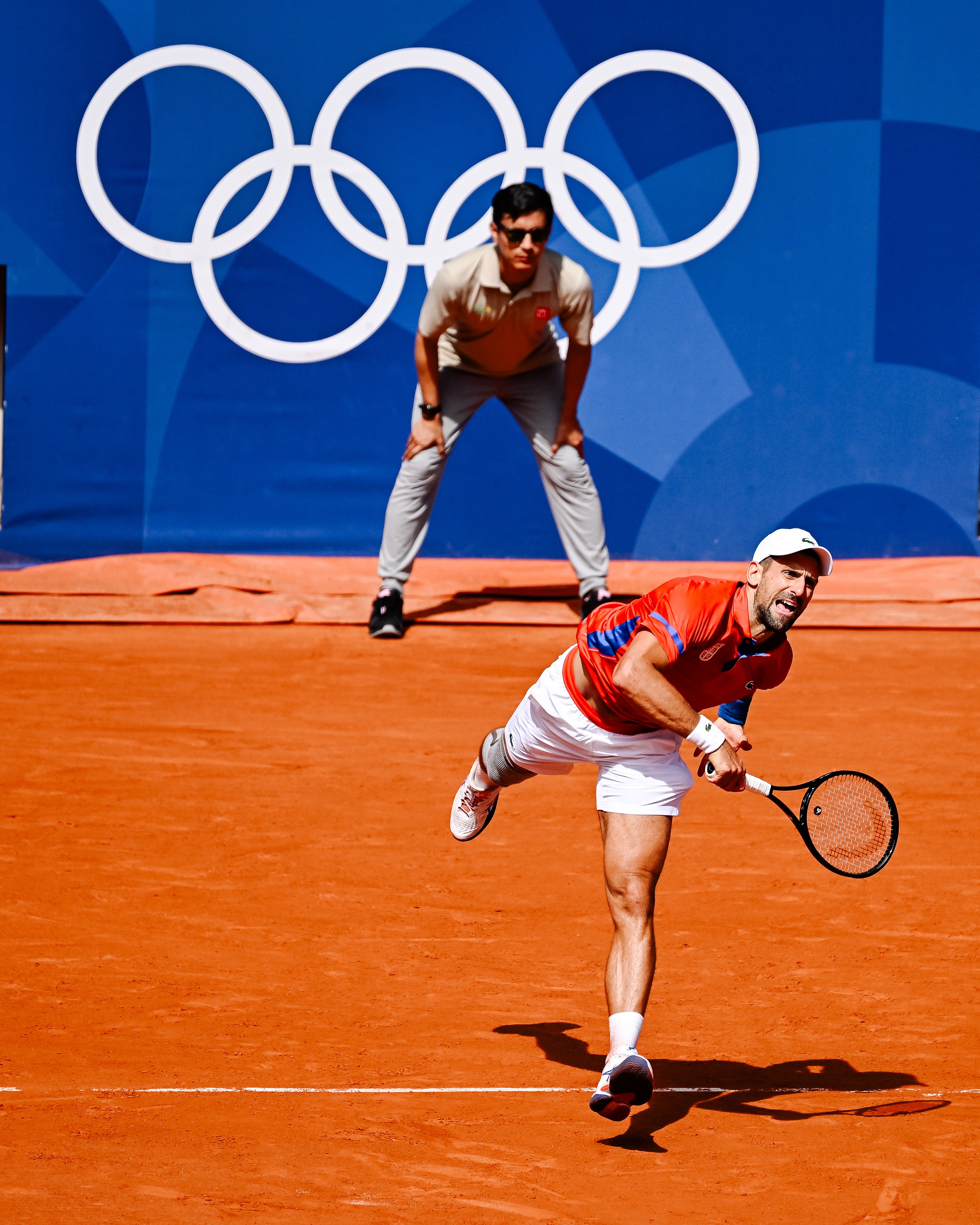 包含英国网球队鏖战西班牙网球队，德约科维奇绝境逆转的词条