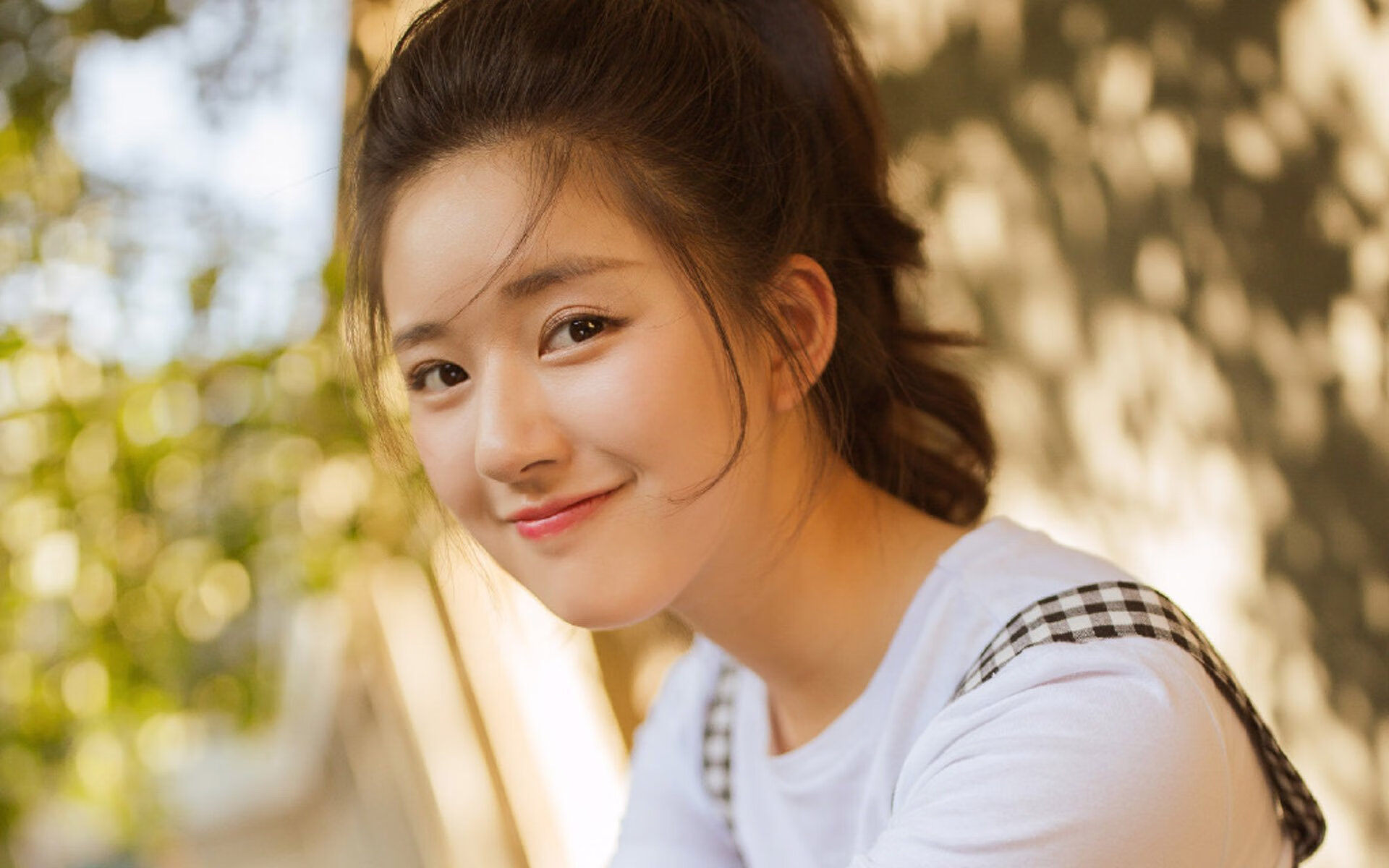 开云足球直播-赛道上的交响诗，戈麦斯如何以完美节奏征服F1街道赛之夜