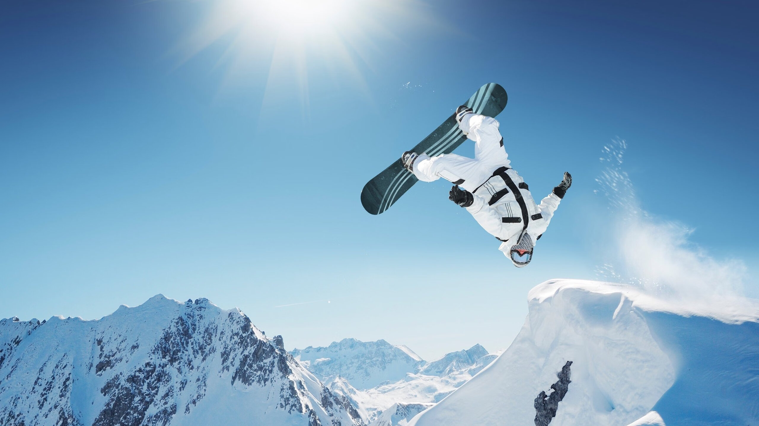 当篮球奇才横扫掘金，浓眉在F1赛道接管比赛，一场跨界的速度与统治力对话