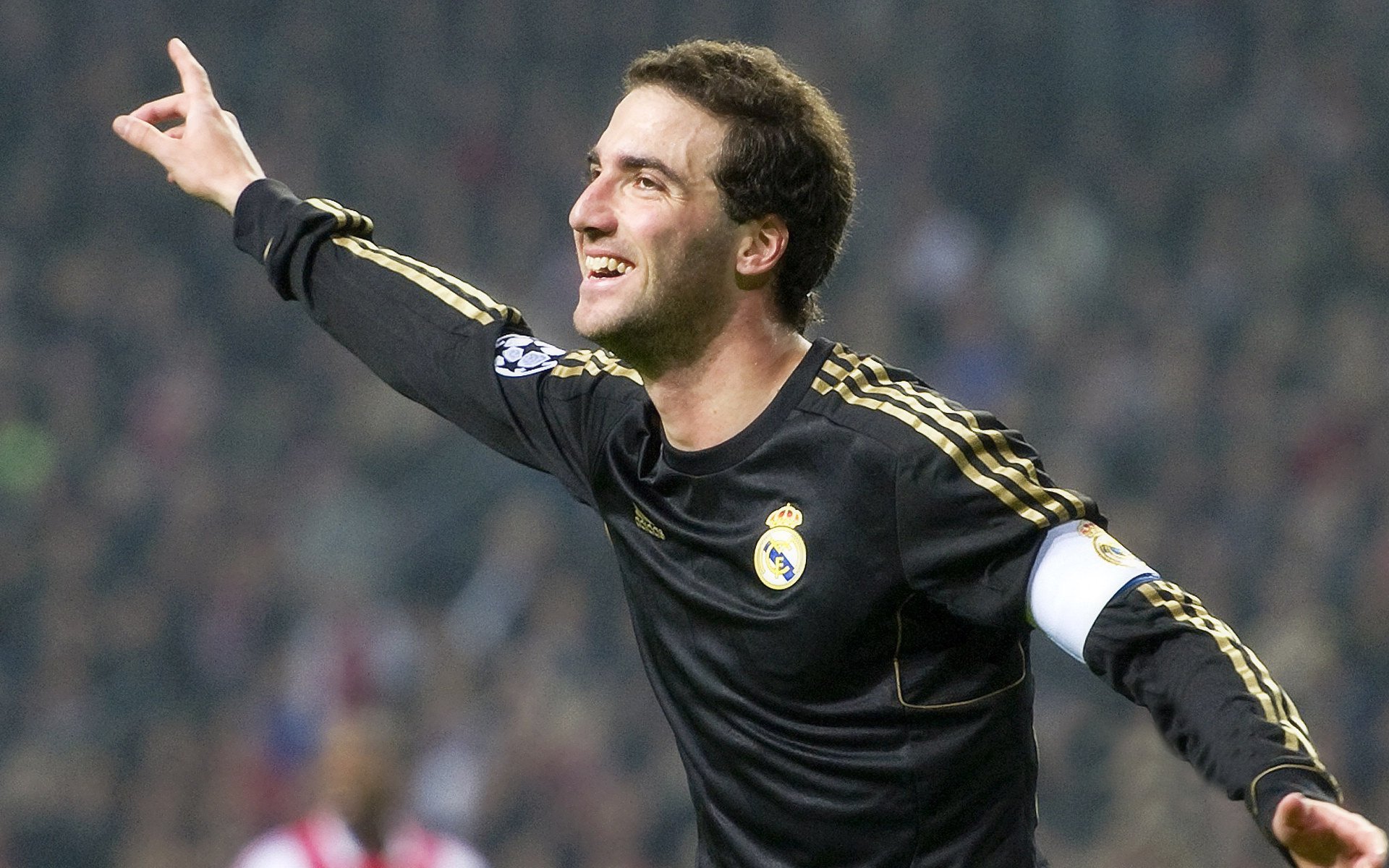 开云足球直播-本泽马爆发映照绿茵哲学，乌克兰过关启示小国突围之路